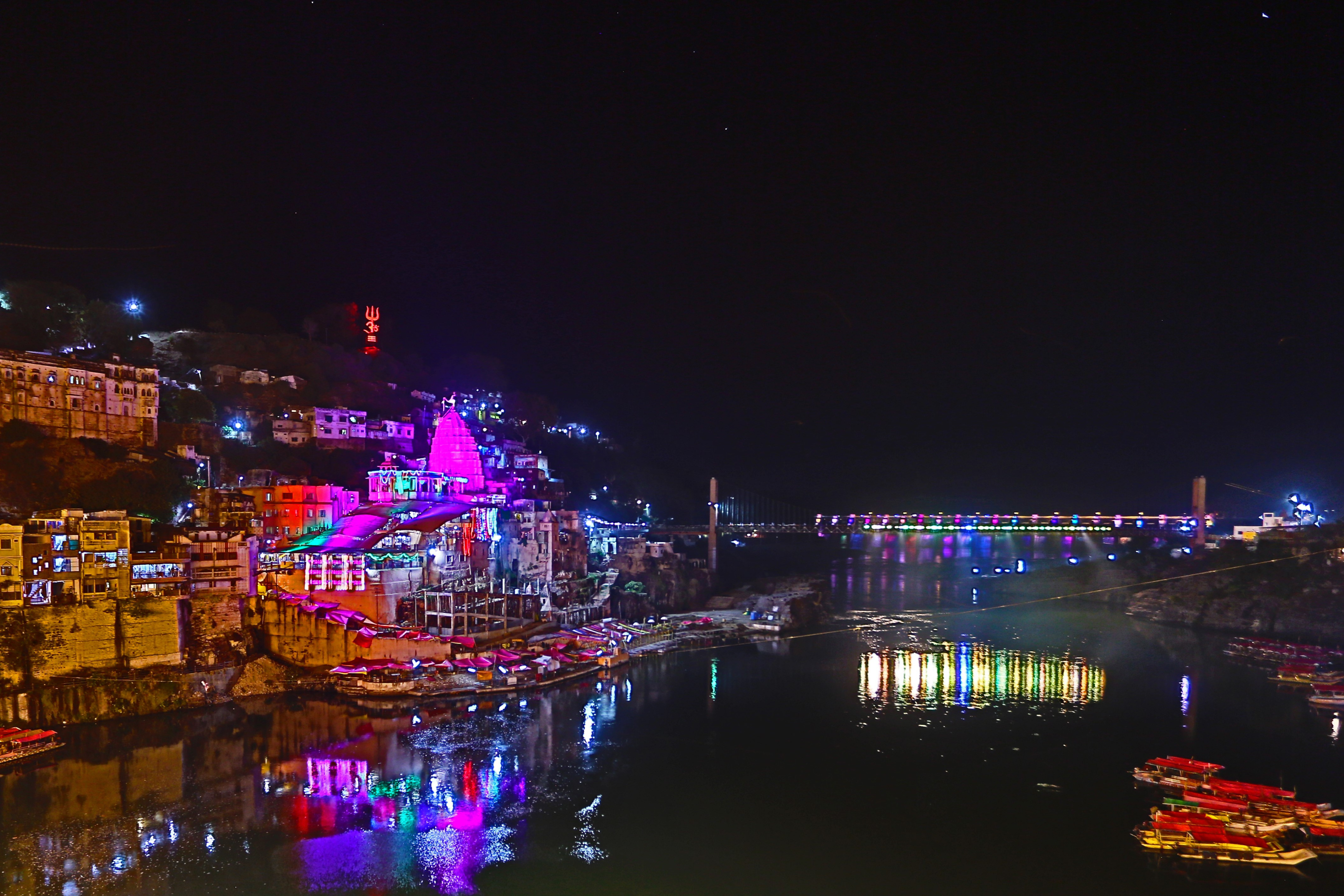 Night View of the Narmada River and Omkareshwar Mandhata Island Madhya Pradesh - Neon7 Holidays