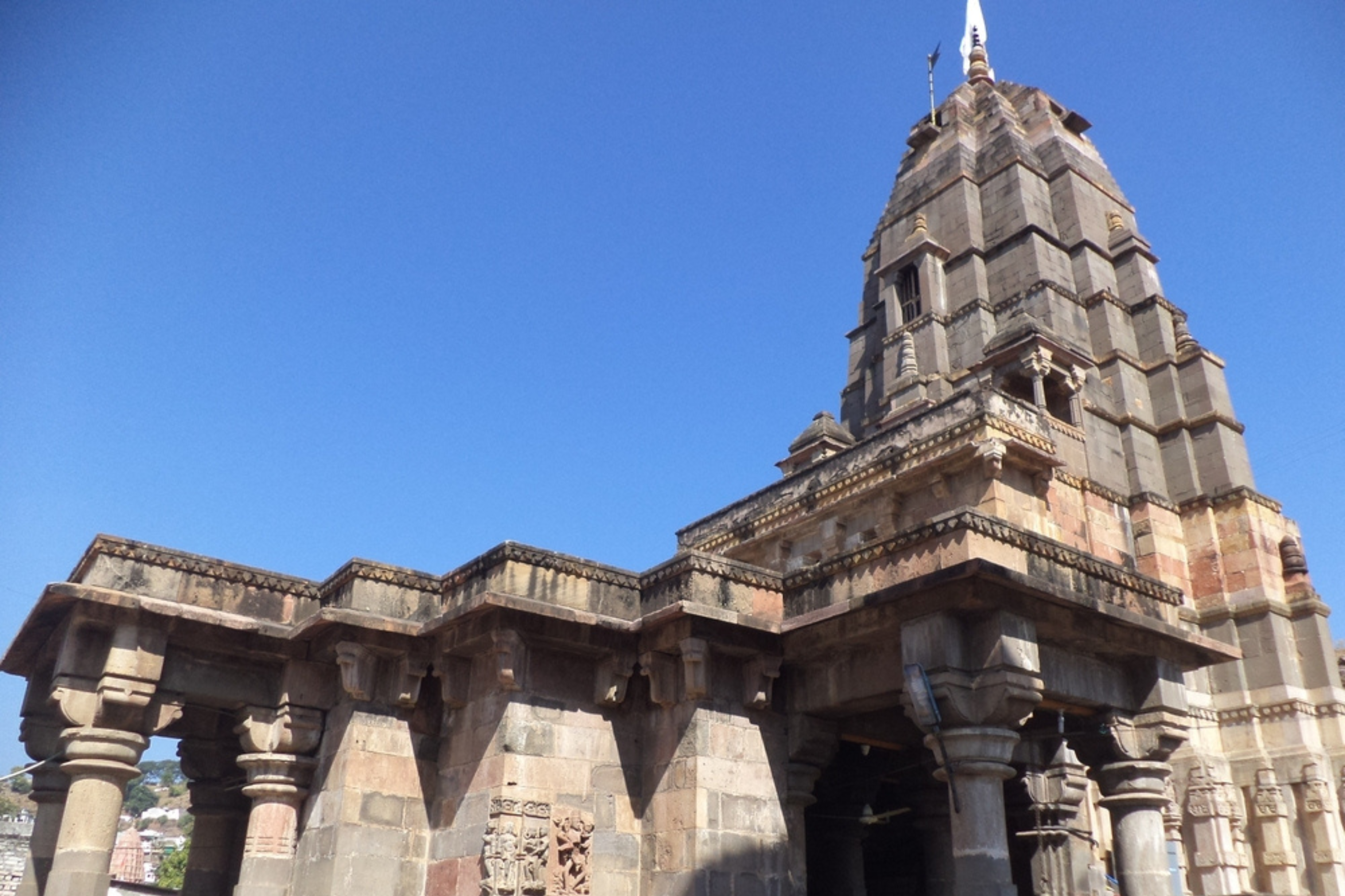 Shree Mamleshwar Amareshwar Mahadev Mandir at Omkareshwar Mandhata Island Madhya Pradesh - Neon7 Holidays